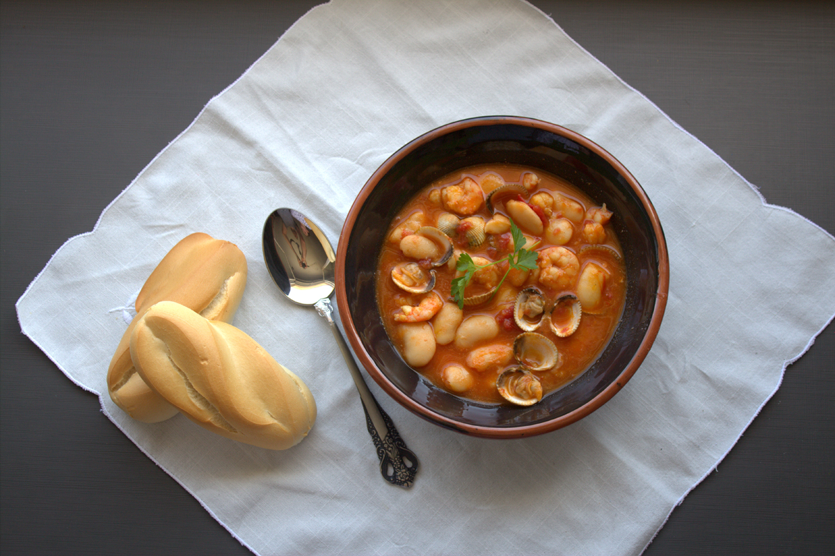 judiones con berberechos y gambas