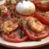 ensalada de tomate con burrata y gambones