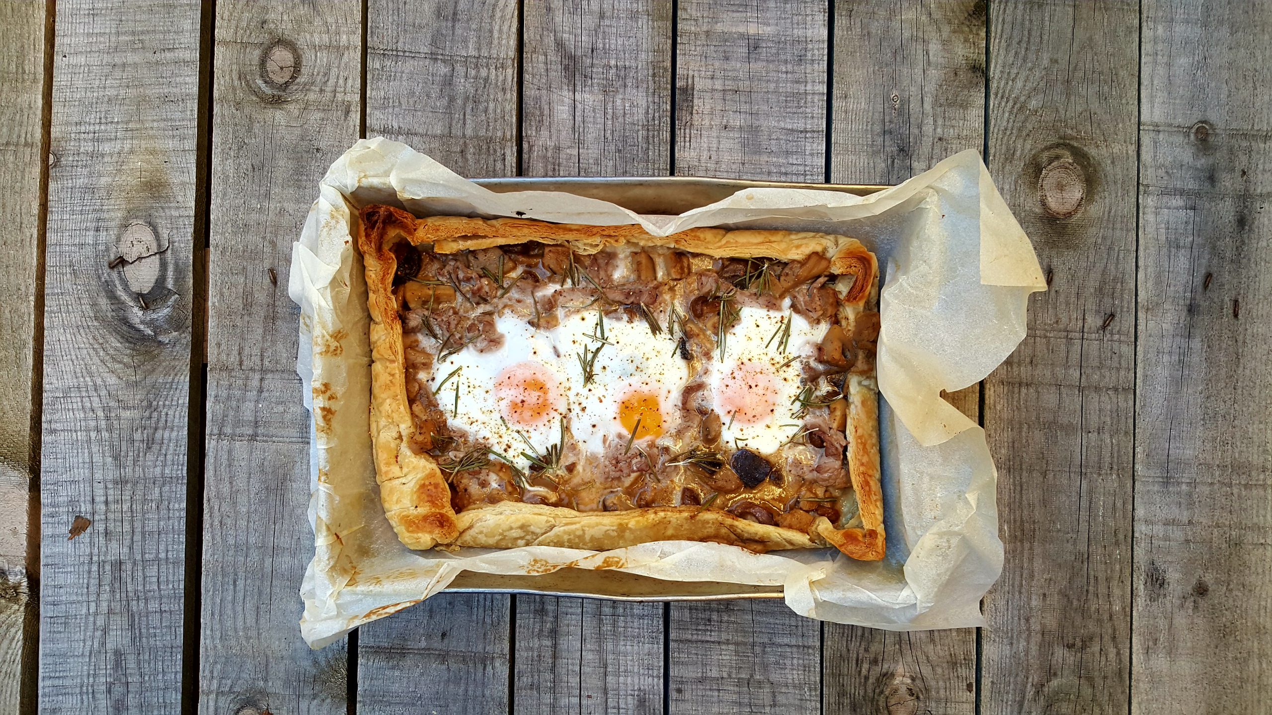 Tarta salada de boletus