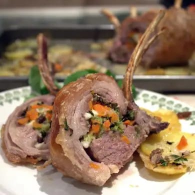 carre de cordero relleno asado