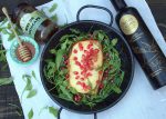 Queso Pata de Mulo al horno Queso Pata de Mulo al horno con vinagreta de miel y granada