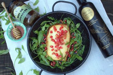 Queso Pata de Mulo al horno con vinagreta de miel y granada