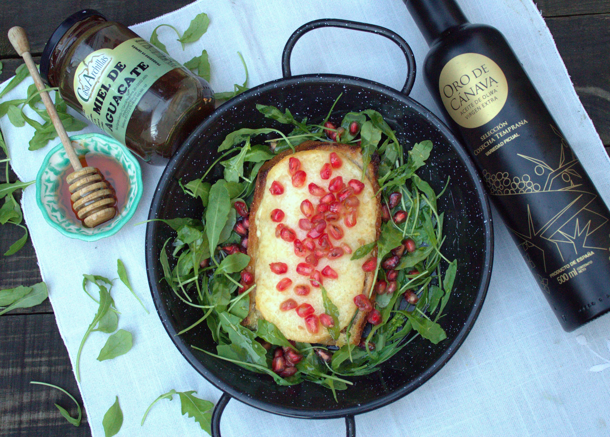 Queso Pata de Mulo al horno con vinagreta de miel y granada