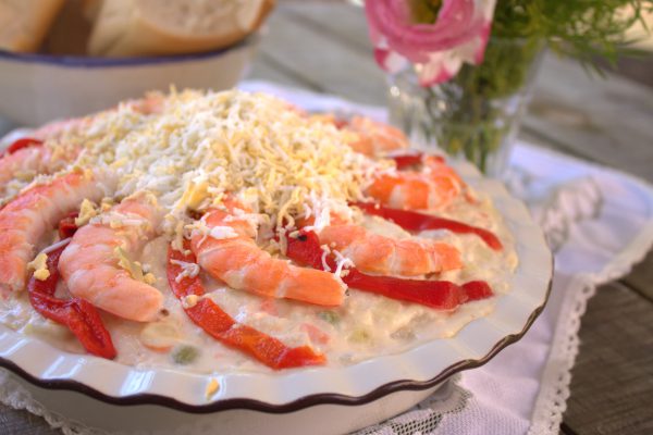 Ensaladilla rusa con langostinos y atún