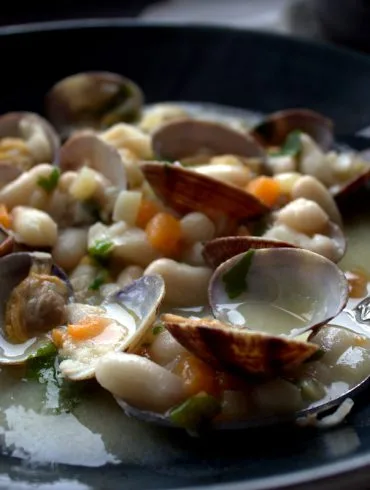 Alubias de bote con almejas