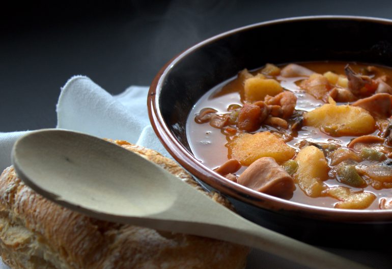 guiso de patatas con chipirones