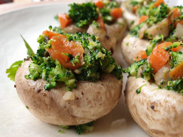 Champiñones rellenos de verduras