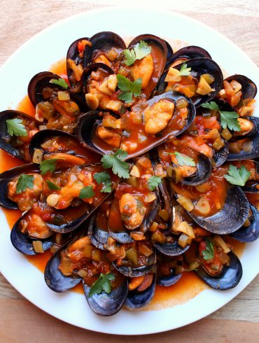 Mejillones con pisto picante