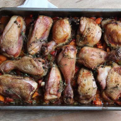 Pollo al horno con verduras.