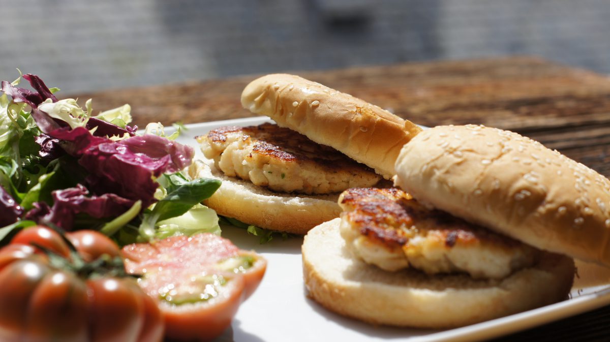 Hamburguesa de merluza y langostinos