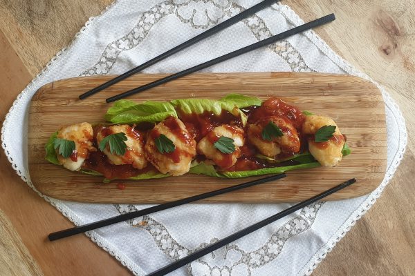 Carrilleras de bacalao con pisto y salsa oriental