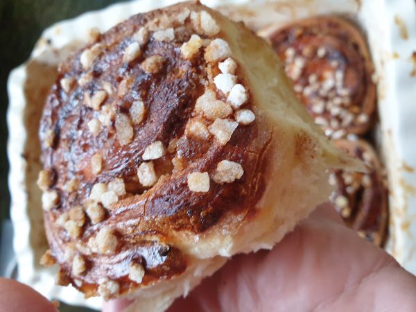 Sacamos las bandejas del horno y dejamos templar antes de lanzarnos a por estos deliciosos Rollos de canela.