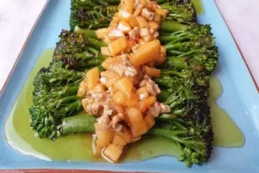bimi con vinagreta de kaki y nueces