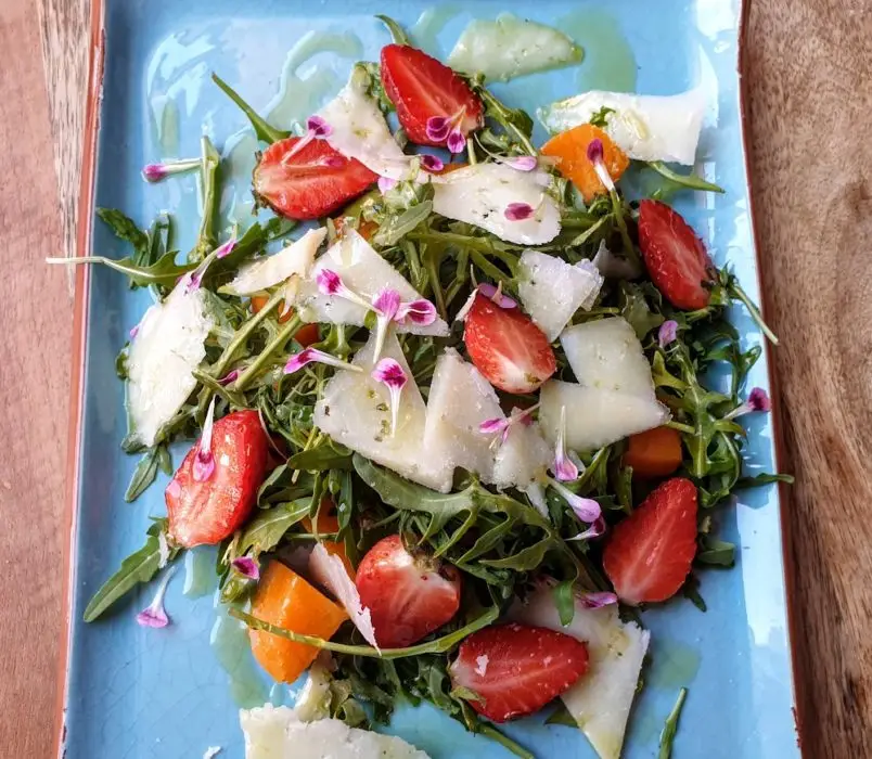 ensalada fresas y queso 1