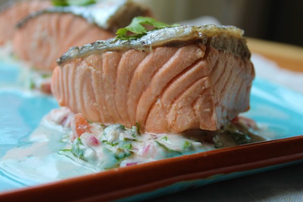 Salmon confitado con salsa de yogur