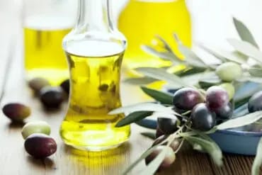 aceite de oliva y aceitunas